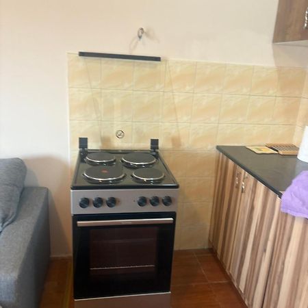 Stan Blizu Izlaza Na Autoput Mali Mokri Lug Exterior foto